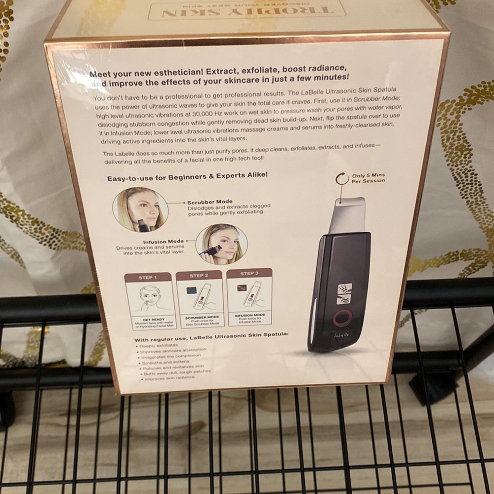 Trophy Skin’s LaBelle Ultrasonic Skin Spatula - Picture 2 of 2